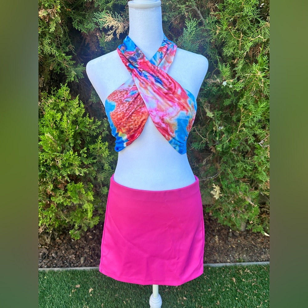 NWT Wildcat 2 Piece Vibrant Multicolor Halter Top with Polyester Pink Skirt Lrg